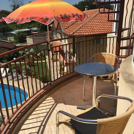 Holiday Apartment In Kranevo With Private Pool And Rooftop Terrace קרנבו