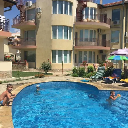 דירה Holiday Apartment In Kranevo With Private Pool And Rooftop Terrace קרנבו